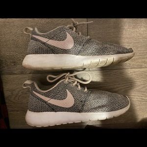 nike roshe runs